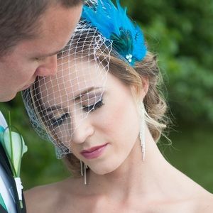 Elegant feather hair clip
